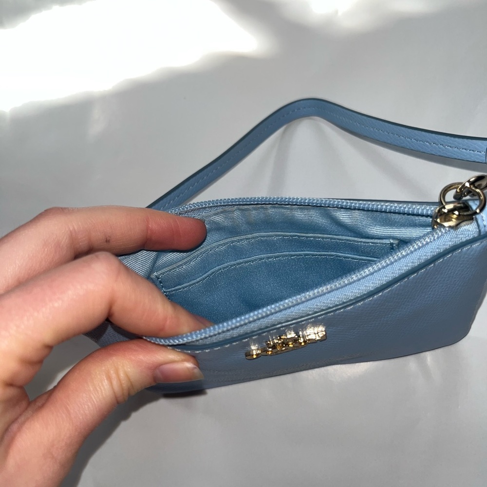 Super cute coach wallet! - Picture 2 of 4